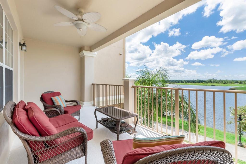 Spectacular Lakeview Condo, near WDW & Universal, Orlando (updated