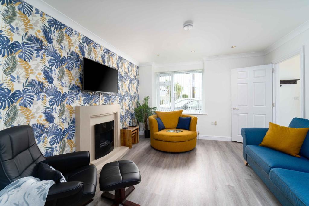 a living room with a blue and yellow wall at The Barn in St Ives