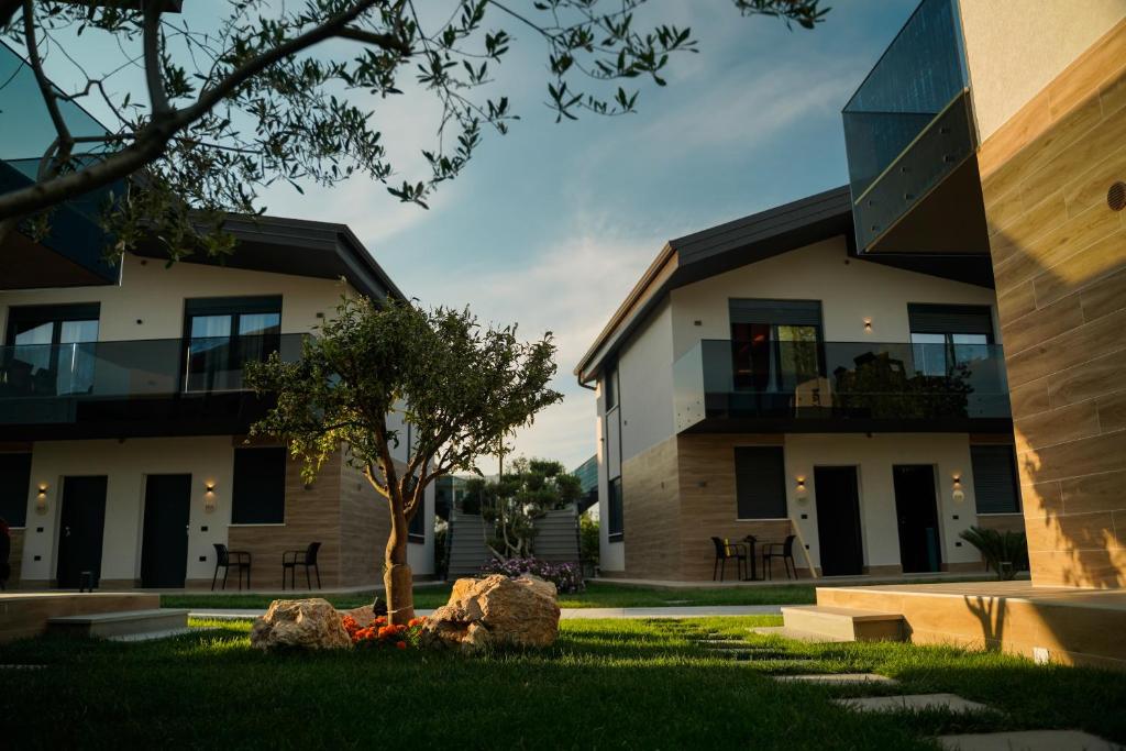 a building with a tree in front of it at Lej & Laj Residence in Hamallë