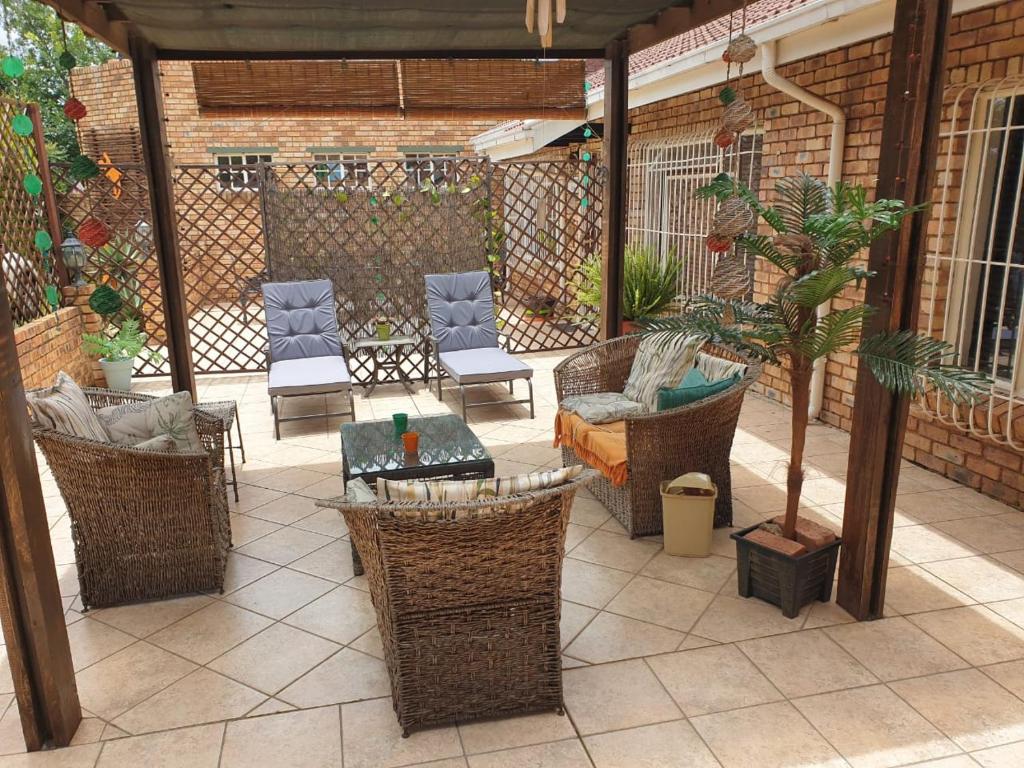 Ruang duduk di The Lazy Grape Guest Lodge & Spa
