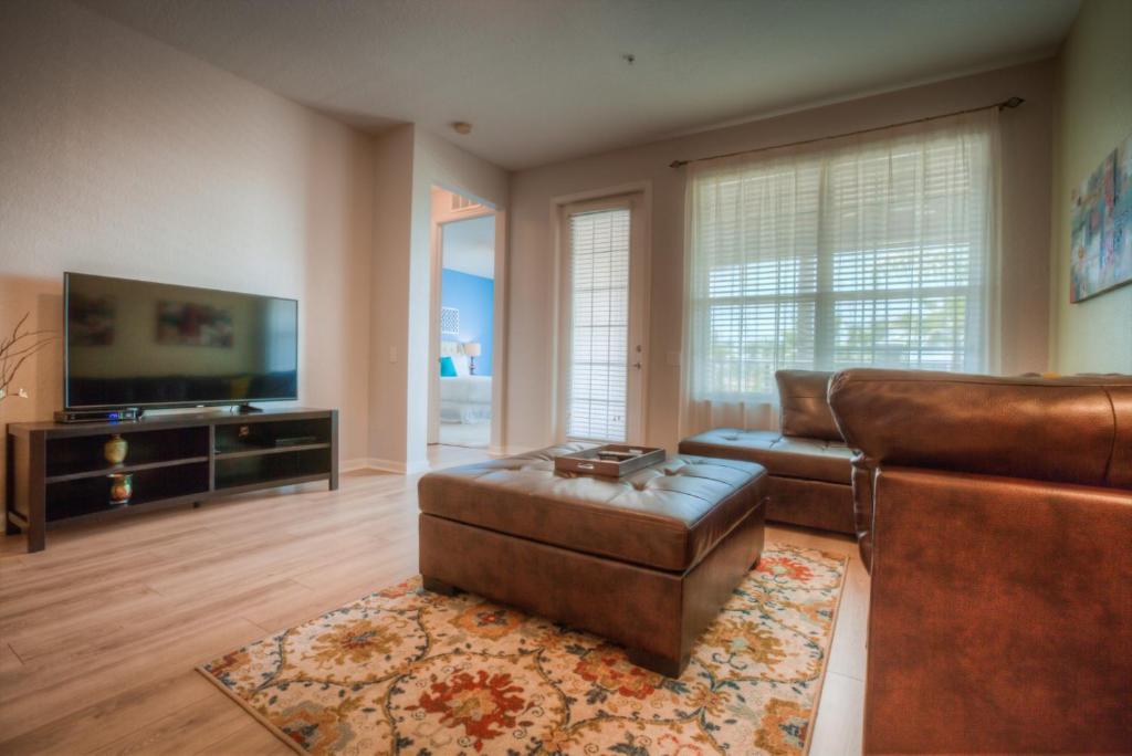 Beautiful LAKEVIEW Deluxe Condo Near Theme Parks - Квартира с тремя спальнями
