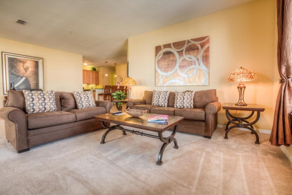Luxurious Condo wPrivate Balcony AMAZING View - Apartamento De Tres Dormitorios