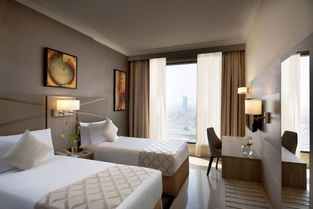 Two Seasons Hotel & Apartments - 