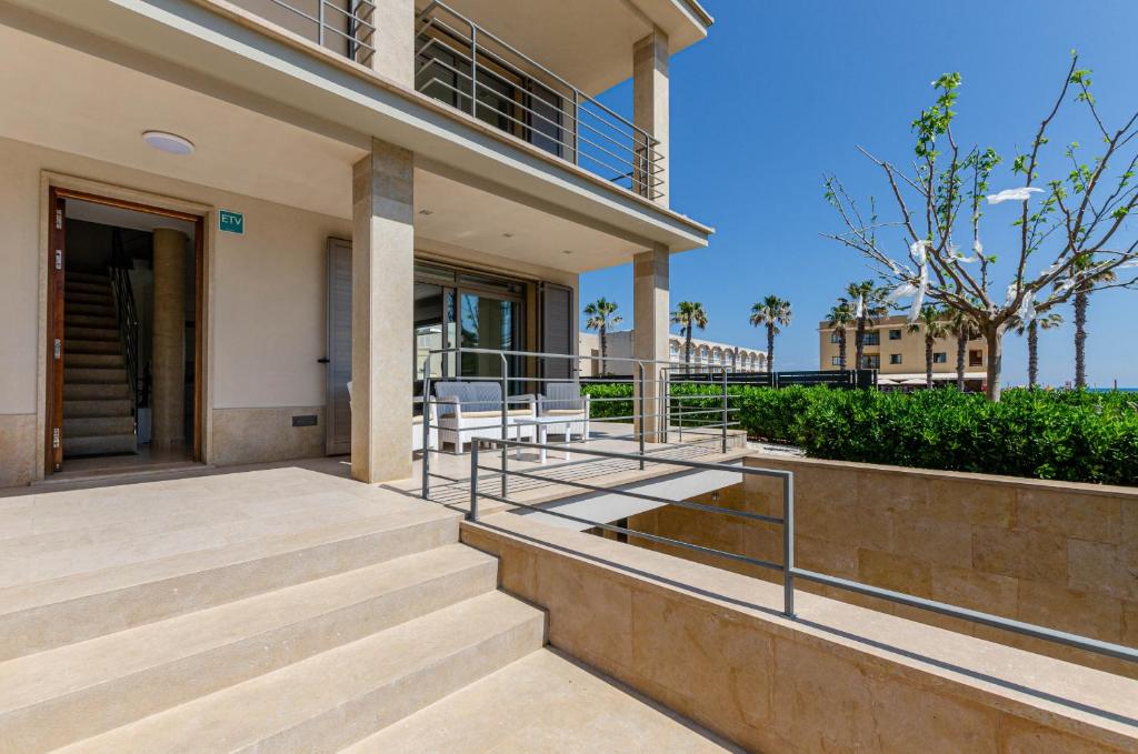 Balkón alebo terasa v ubytovaní YourHouse Juan, modern holiday house at the beach in Mallorca North