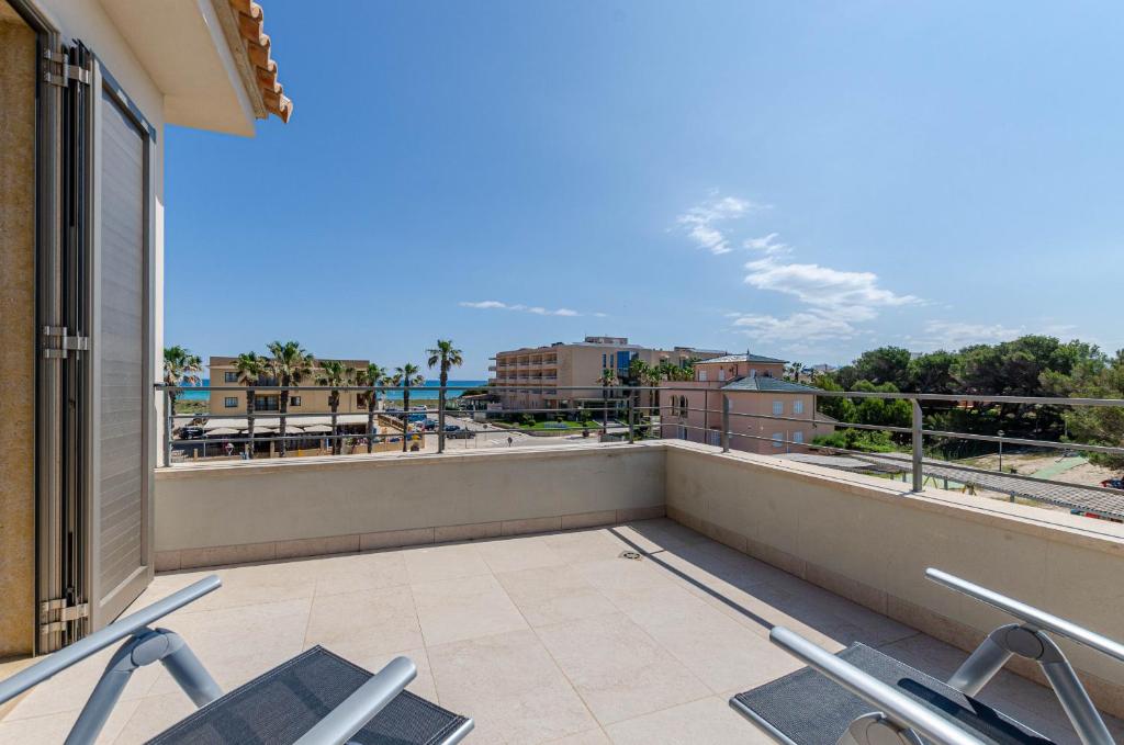 Balkón alebo terasa v ubytovaní YourHouse Juan, modern holiday house at the beach in Mallorca North