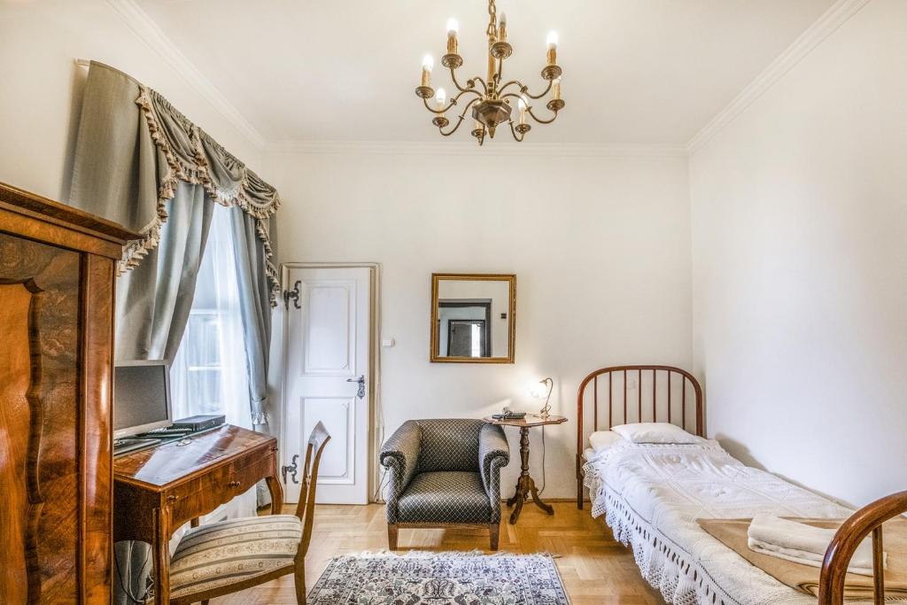 Postel nebo postele na pokoji v ubytování Academy Pension