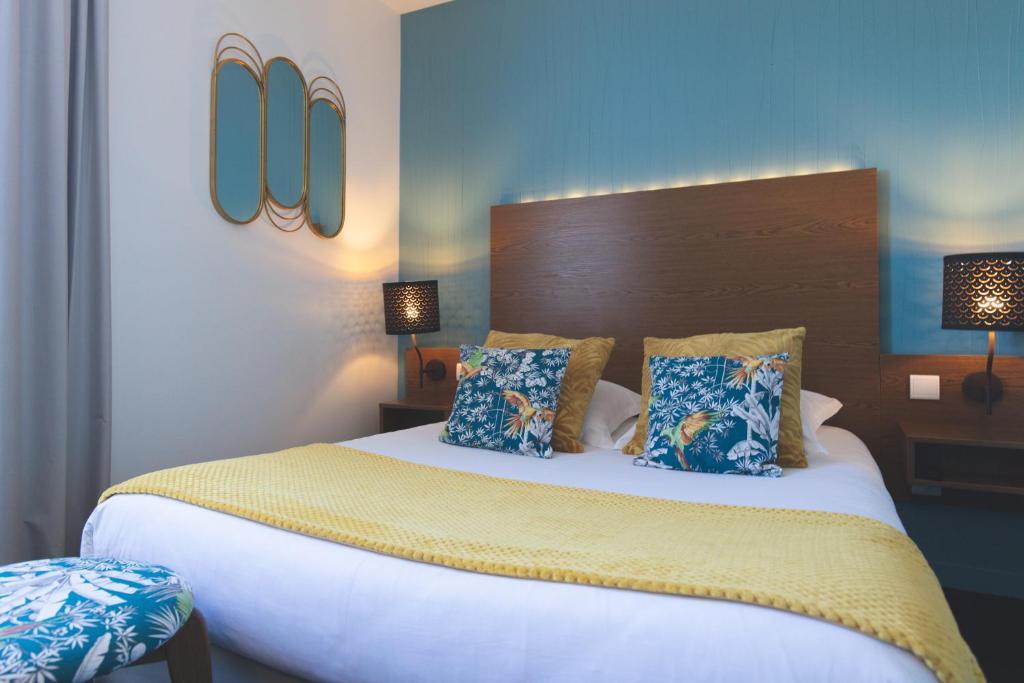 Postel nebo postele na pokoji v ubytování Hôtel Les Coutainvillaises