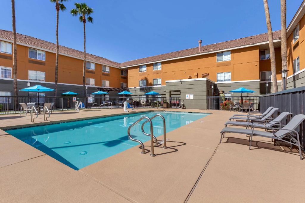 Bazén v ubytování Best Western North Phoenix Hotel nebo v jeho okolí