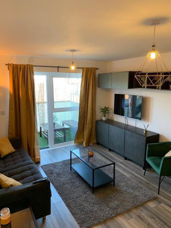 Lovely 1-bed serviced apartment with free parking