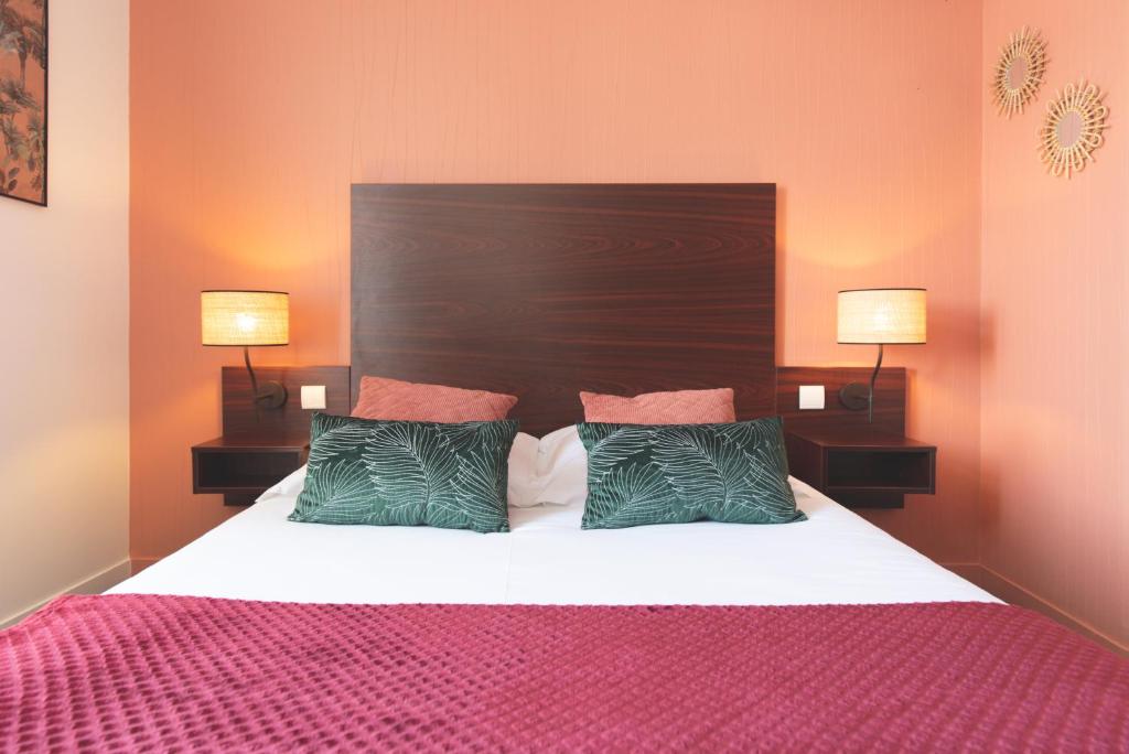 Postel nebo postele na pokoji v ubytování Hôtel Les Coutainvillaises