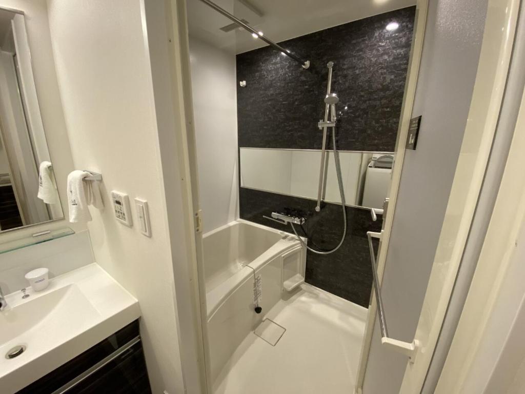 Koupelna v ubytování HOTEL LiVEMAX PREMIUM Nagoya Marunouchi