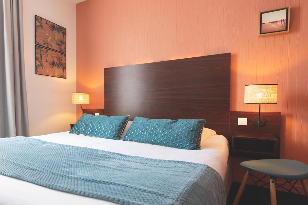 Postel nebo postele na pokoji v ubytování Hôtel Les Coutainvillaises