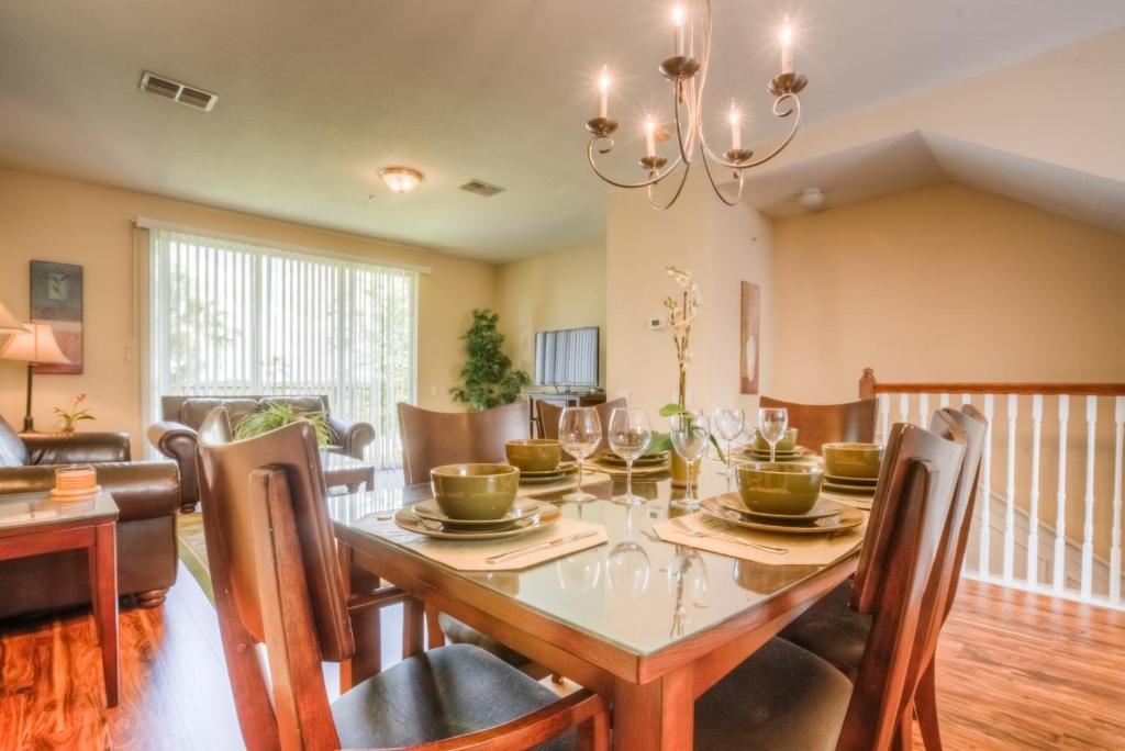 Gorgeous Townhome w FREE Resort Access - Three-Bedroom House