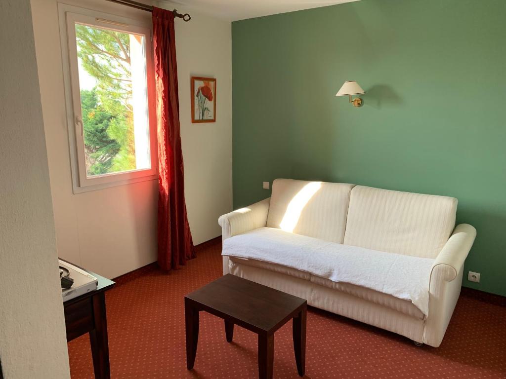 Le Mas De Gaujac - Habitación Cuádruple (2 Adultos + 2 Niños)