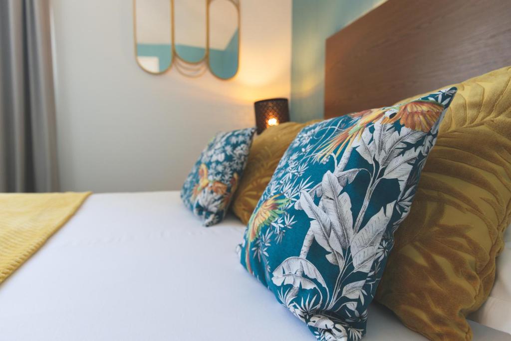 Postel nebo postele na pokoji v ubytování Hôtel Les Coutainvillaises