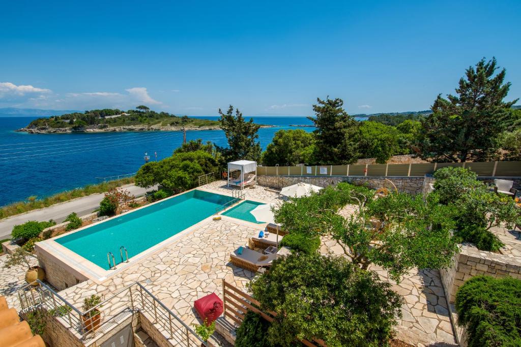 Výhled na bazén z ubytování Villa Terra del Nonno with Sea Views & Pool nebo okolí