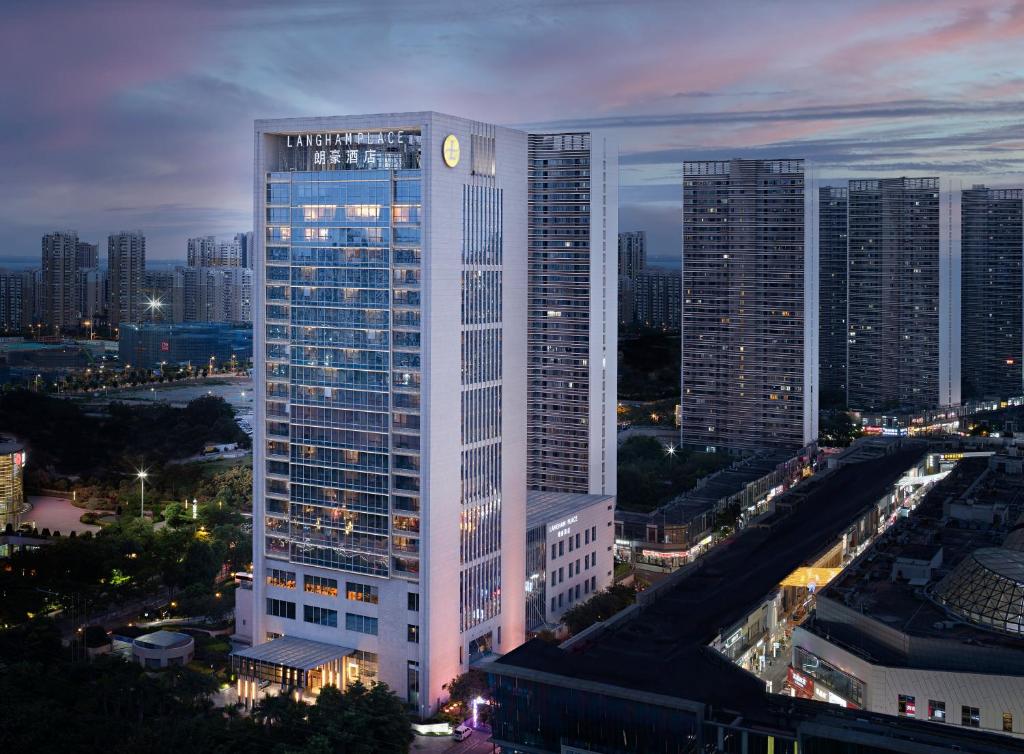 廈門市にあるLangham Place Xiamenの高い白い建物