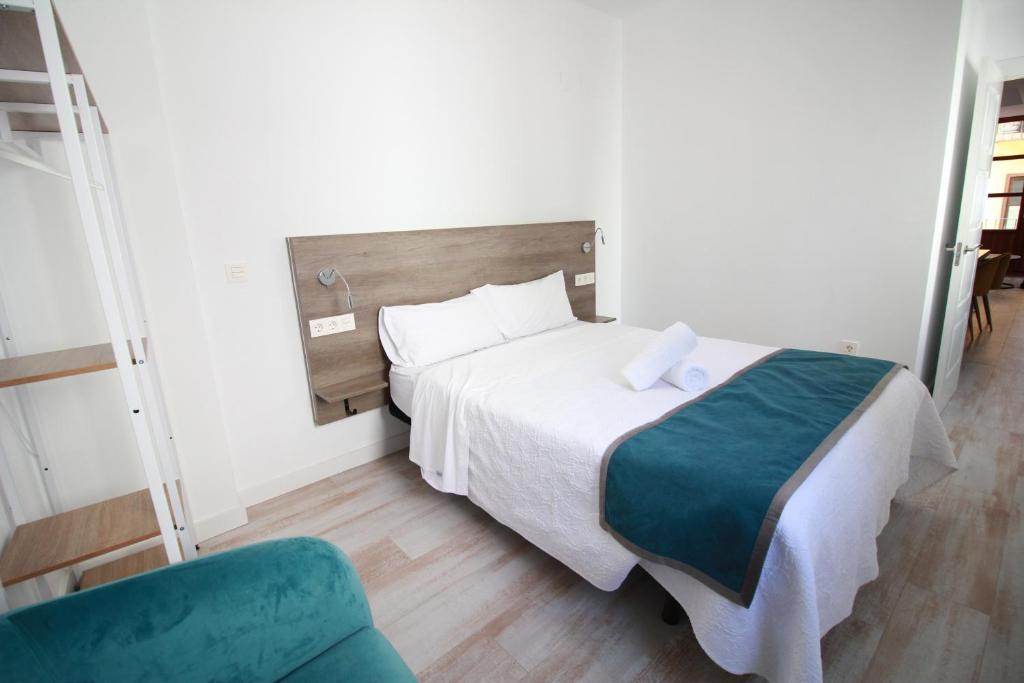 Postel nebo postele na pokoji v ubytování GLORIA SUITES