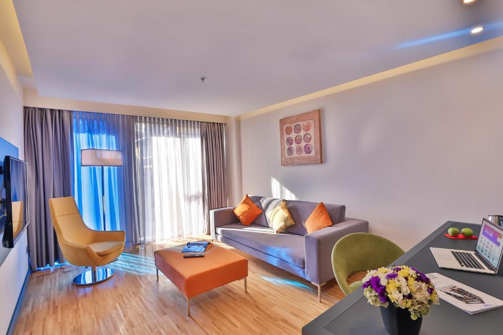رزرو هتل و هاستل، Business Life Boutique Hotel & Spa, آژانس هواپیمایی آسمان سپید