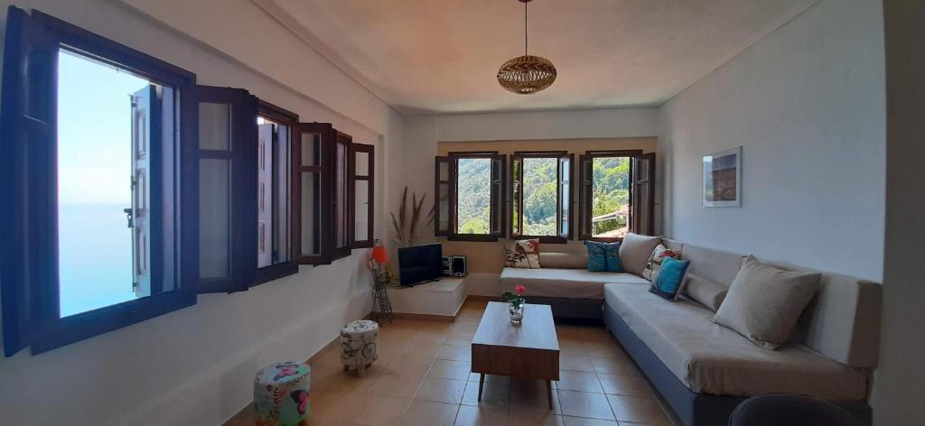 Et opholdsområde på Sunrise View Home