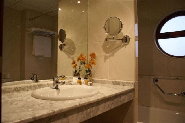 Coto Real - Double Or Twin Room With Parking