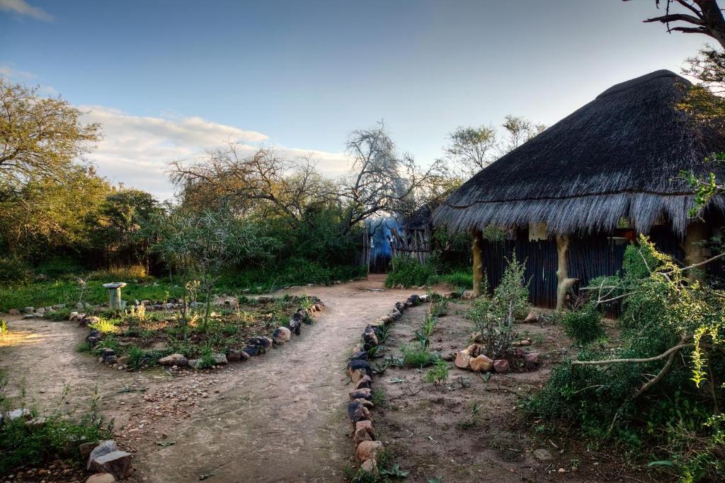 Zahrada ubytování Quatermain's 1920's Safari Camp – Amakhala Game Reserve