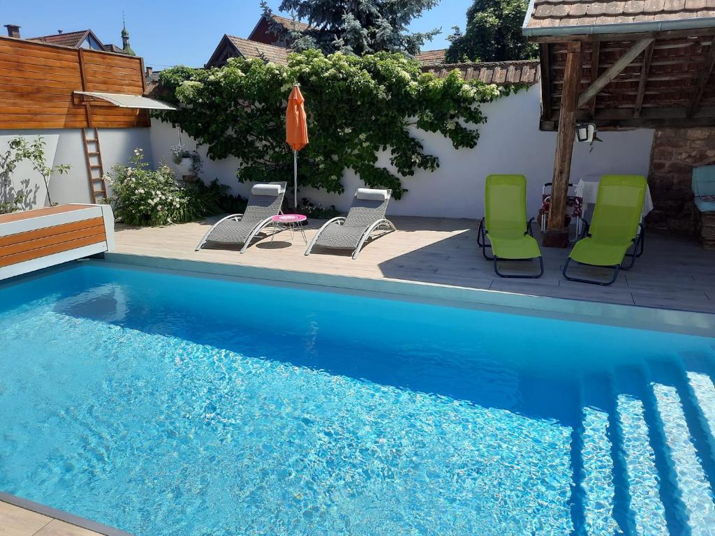 Bazén v ubytování Oasis d'Alsace nebo v jeho okolí