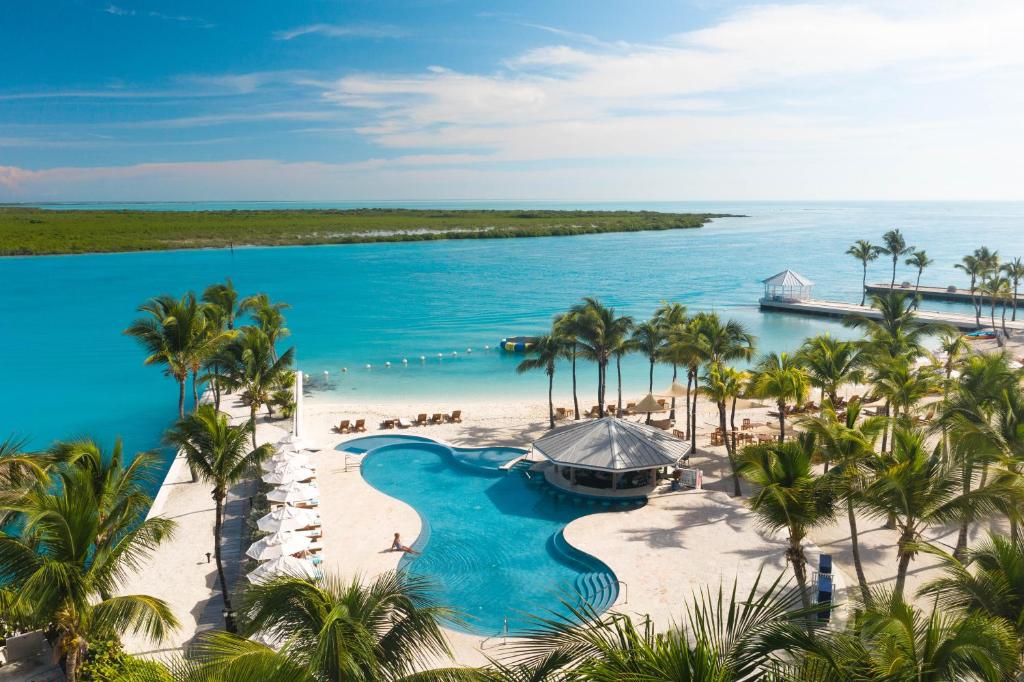 eine Luftblick auf den Strand im Excelence punta cana resort in der Unterkunft Blue Haven Resort- All Inclusive in Grace Bay