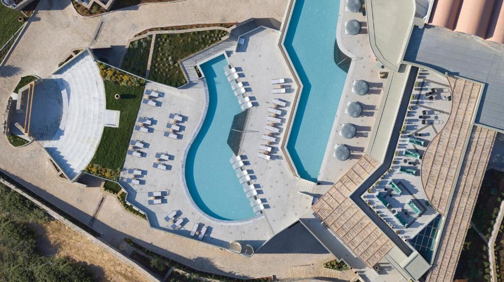 Бассейн в Cayo Exclusive Resort & Spa или поблизости