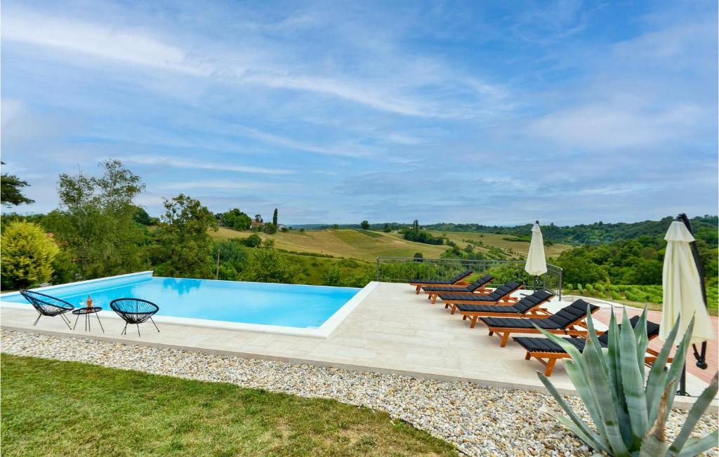 Bazén v ubytovaní 3 Bedroom Pet Friendly Home In Krasic alebo v jeho blízkosti