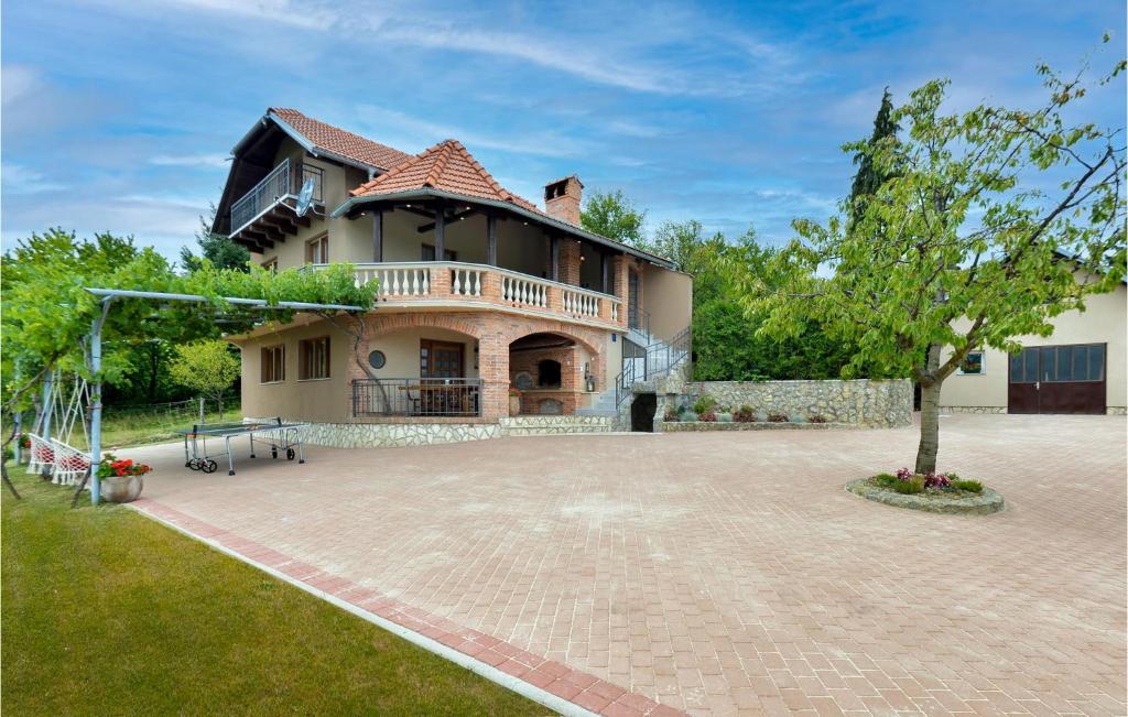 Budova, v ktorej sa dovolenkový dom nachádza