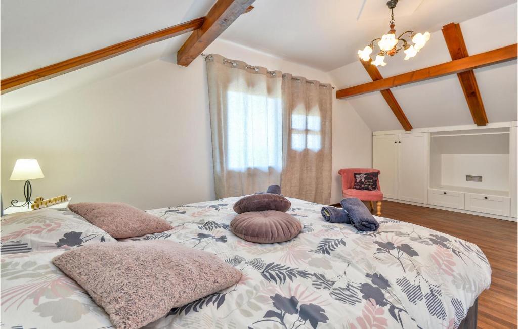 Posteľ alebo postele v izbe v ubytovaní 3 Bedroom Pet Friendly Home In Krasic