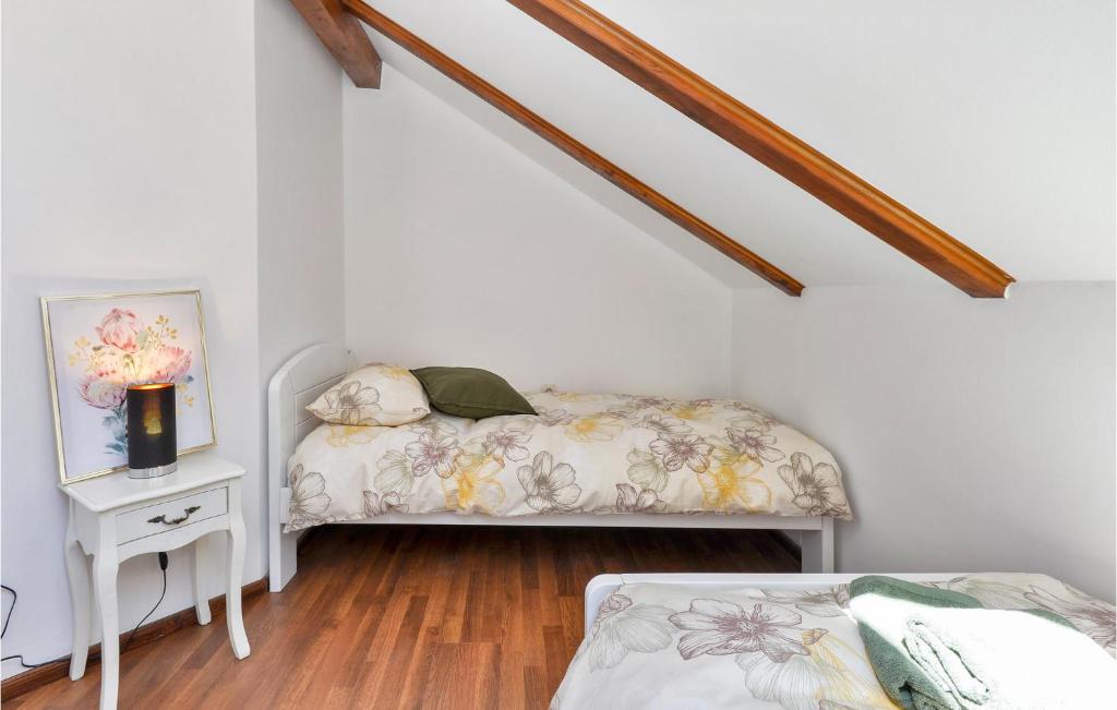 Posteľ alebo postele v izbe v ubytovaní 3 Bedroom Pet Friendly Home In Krasic