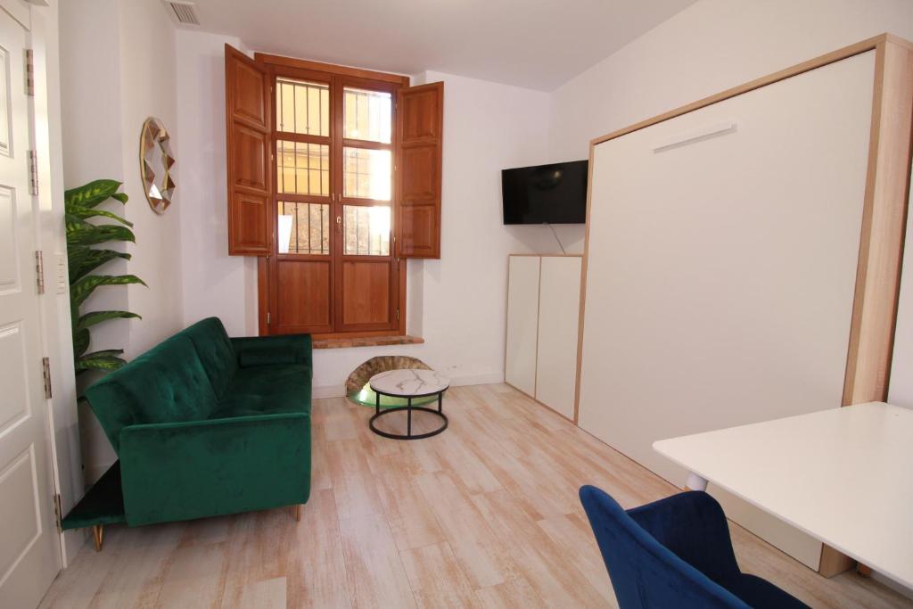 TV a/nebo společenská místnost v ubytování GLORIA SUITES