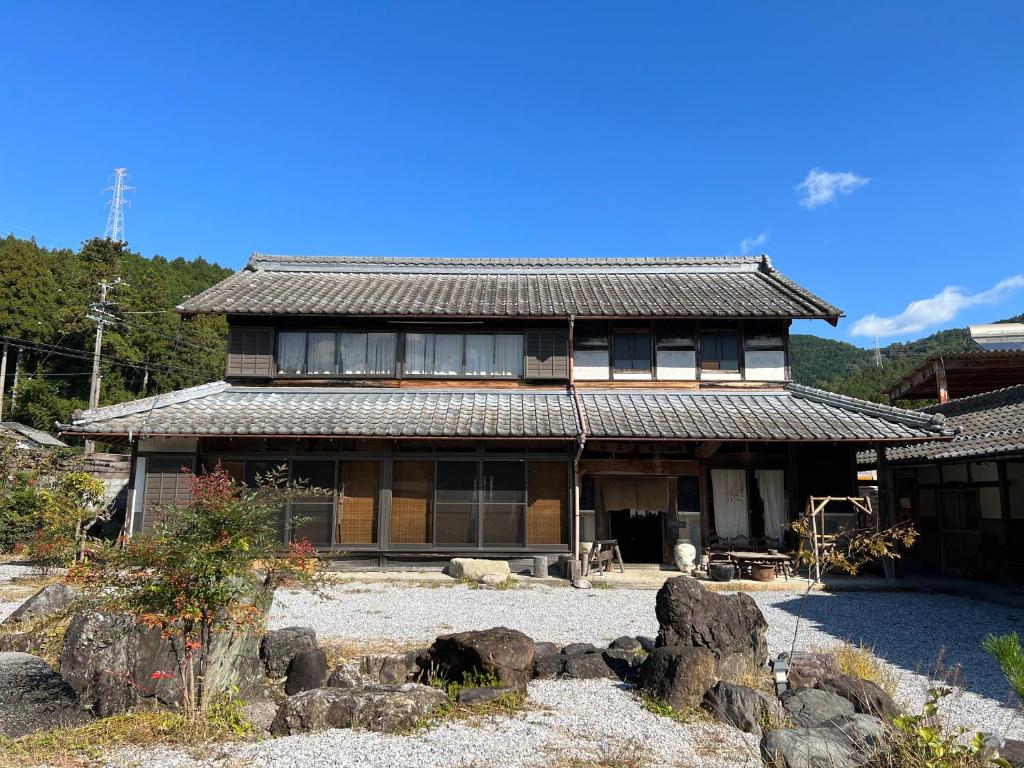 a house with rocks in front of it at 百笑宿場couch in Motosu
