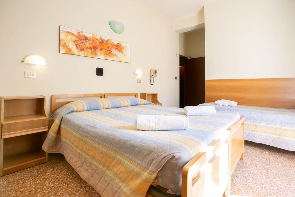 Postel nebo postele na pokoji v ubytování Hotel Ischia