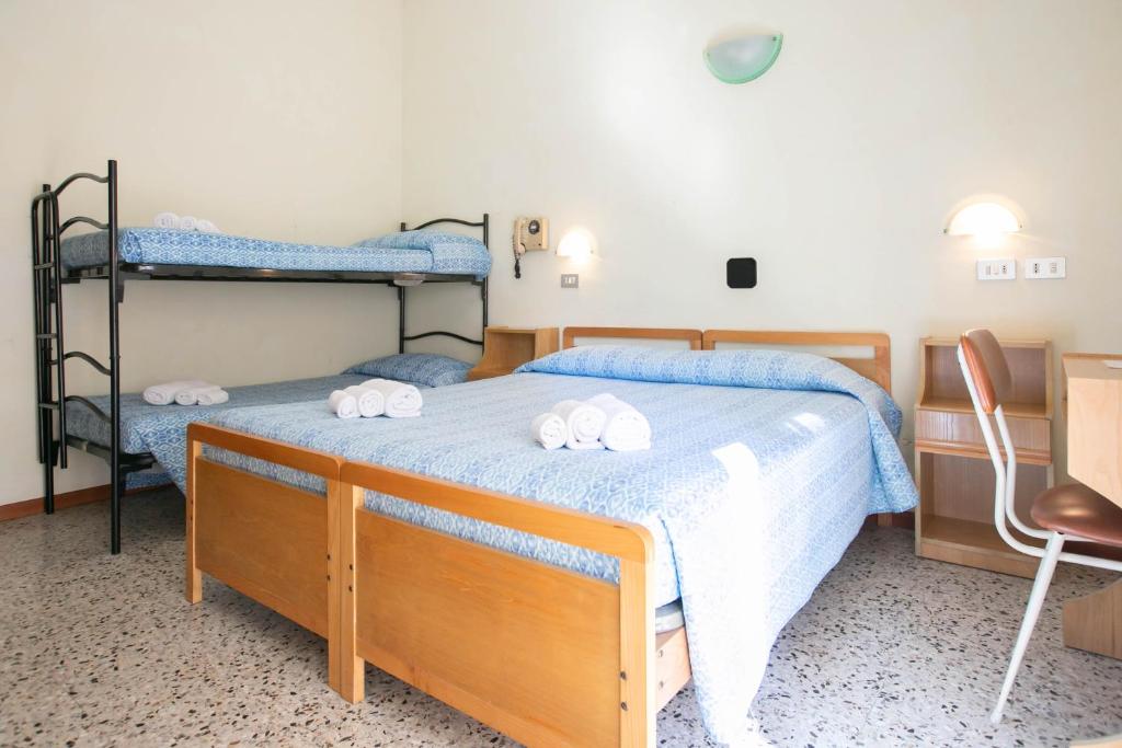 Postel nebo postele na pokoji v ubytování Hotel Ischia