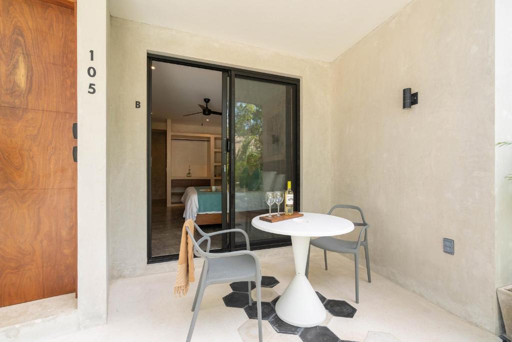 Suites at TreeTops Tulum - 带游泳池的国王室