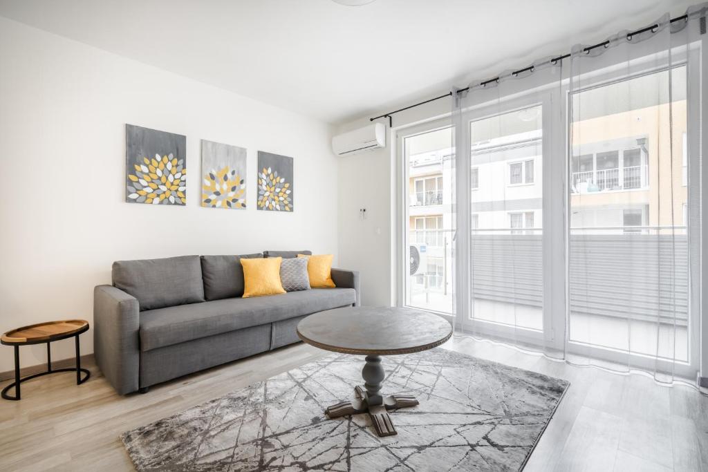 Cosy Home close to the center with PARKING GARAGE 1134 Budapest, Lőportár köz kép - 1