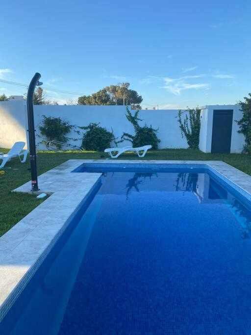 Basen w obiekcie Chalets conilizate 12 pax piscina 300mts playa lub w pobliżu