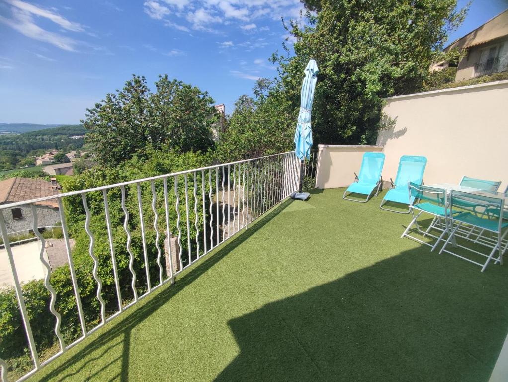 Balkón nebo terasa v ubytování Provence Forcalquier Gîte du Paradis