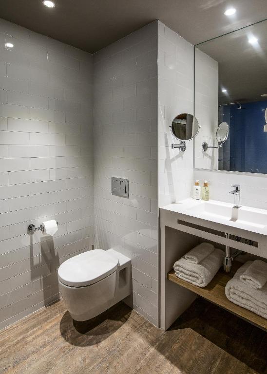 Yurbban Trafalgar Hotel - 12