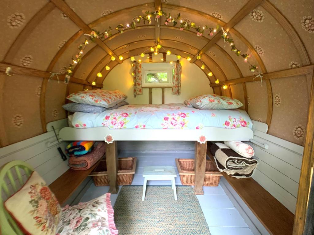 Gallery image of Genuine Gypsy Hut and Glamping Experience - In the Heart of Cornwall in Gunnislake