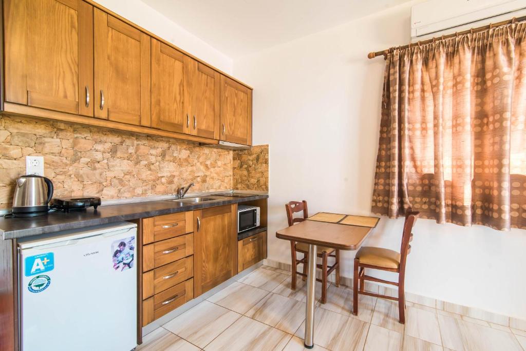 Kuchnia lub aneks kuchenny w obiekcie Mirage Arillas Studio Type B14