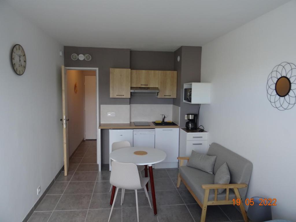 Studio climatisé à 10 min de la plage - One-Bedroom Apartment