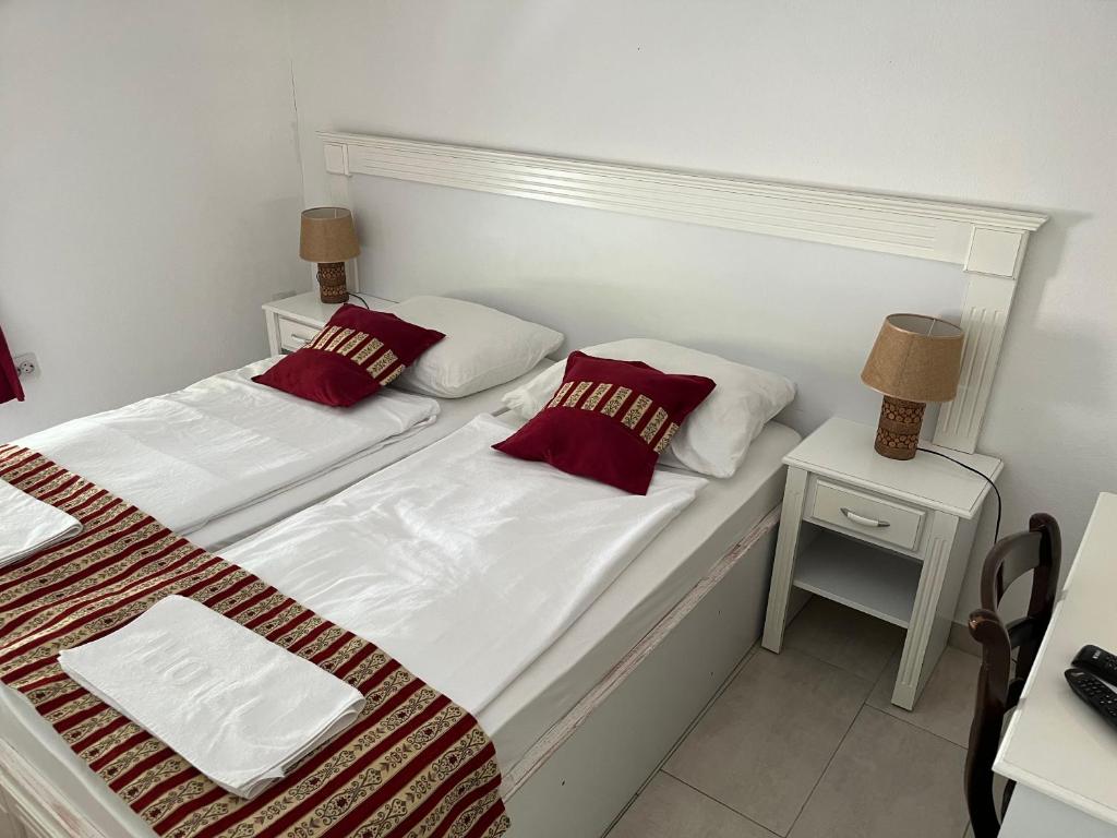 Postel nebo postele na pokoji v ubytování Rooms and Apartments Neron Bihać