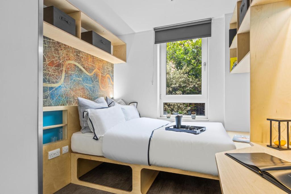 A bed or beds in a room at Stamford Street Apartments