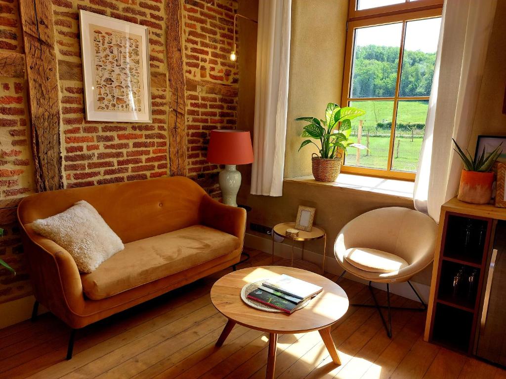 Posezení v ubytování Les Suites de Petit Bomal