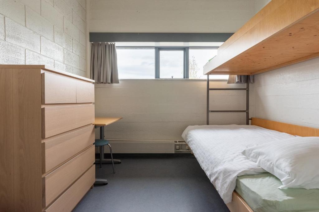 Postel nebo postele na pokoji v ubytování Dalur - HI Eco Hostel