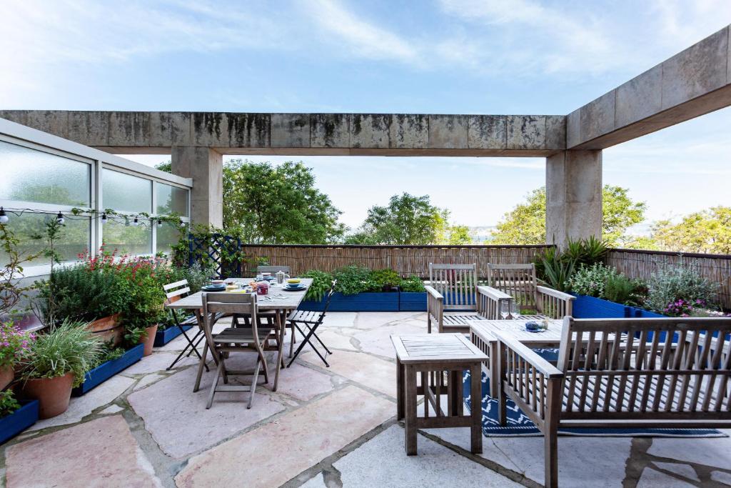 Balkón alebo terasa v ubytovaní TERRASSE FADOLI - Grande terrasse avec vue mer et cathédrale